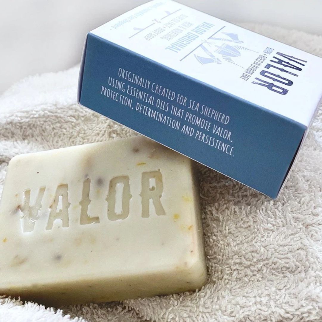 VALOR Decadent Shaving Gift Set โ Organic Razor Kit with Soap, Brush, Balm & Body Bar