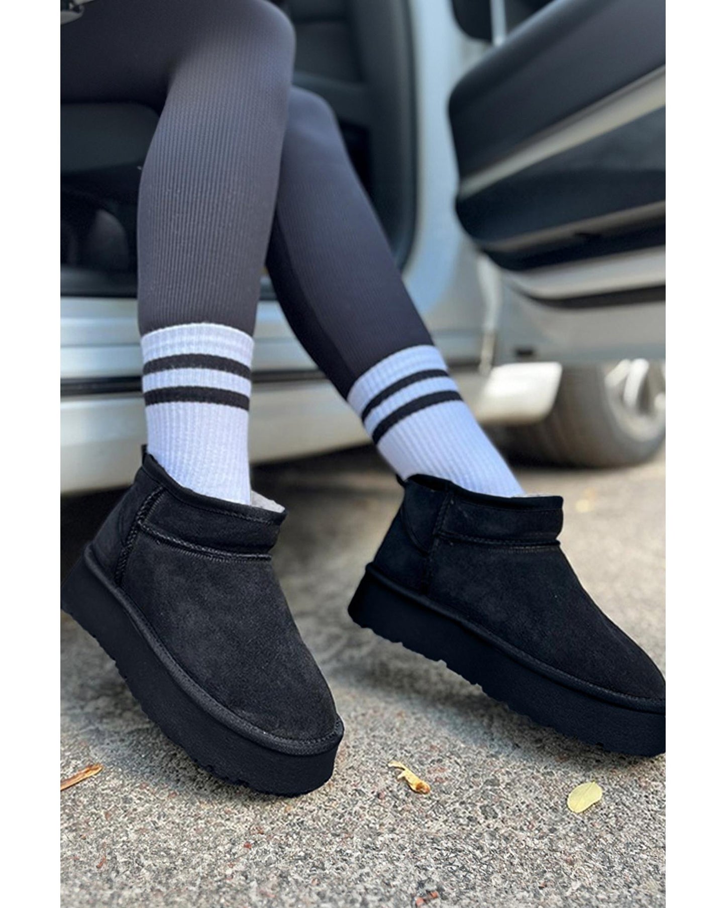 Black Faux Fur Lined Suede Ankle Snow Boots - 38 EU