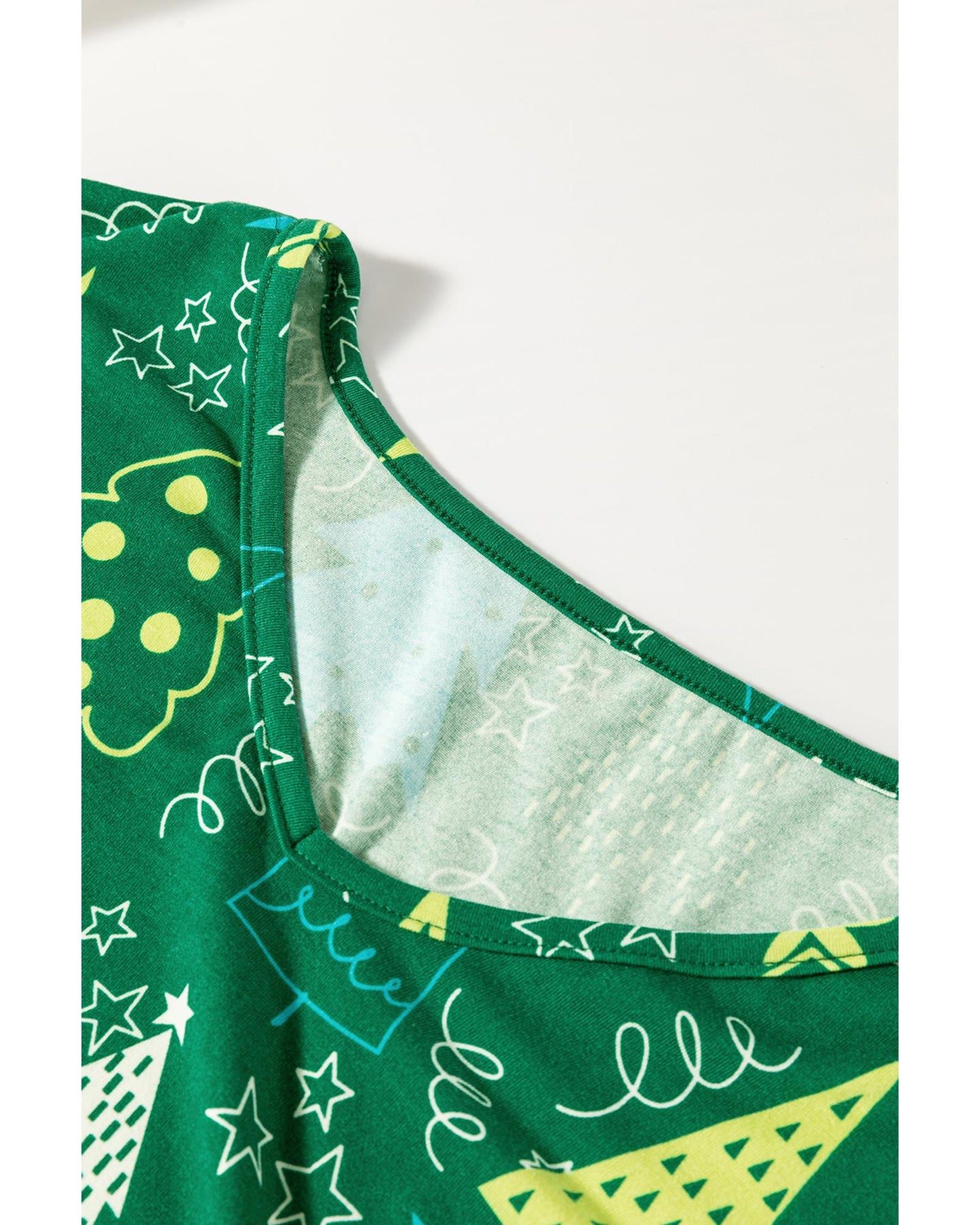 Green Christmas Tree Print V Neck Tee and Pants Lounge Set - L