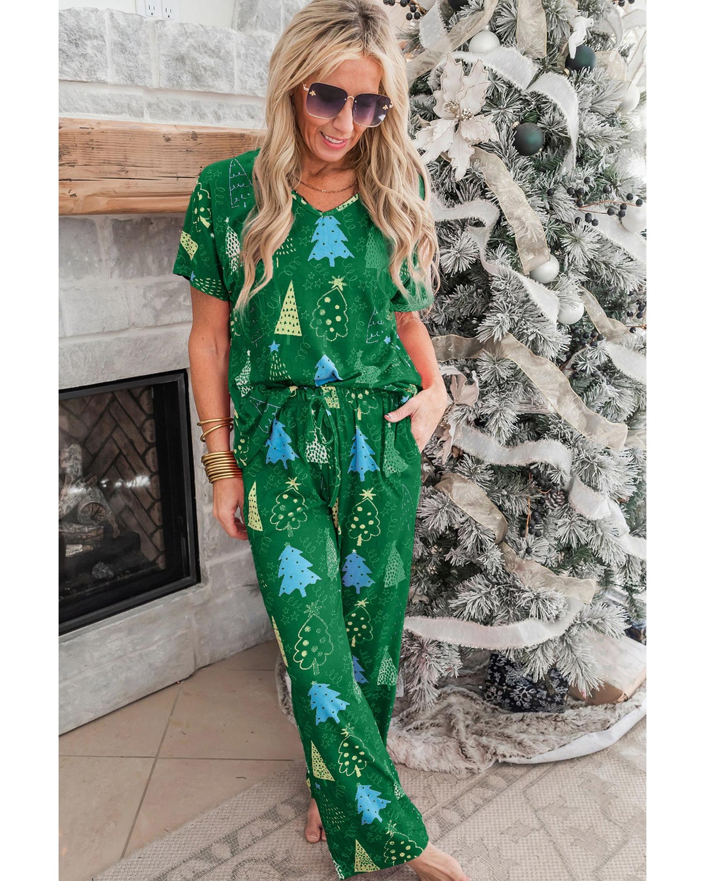 Green Christmas Tree Print V Neck Tee and Pants Lounge Set - M