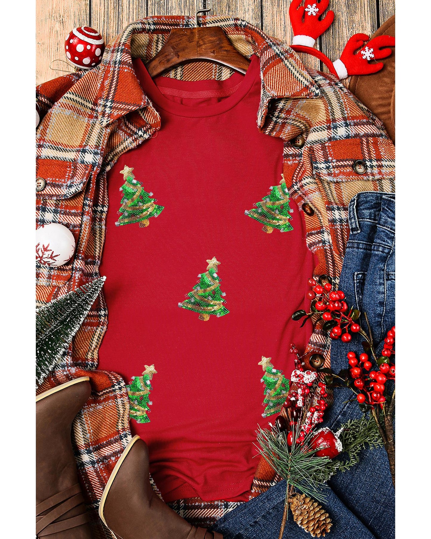 Red Sequined Christmas Tree Graphic Crewneck T Shirt - M