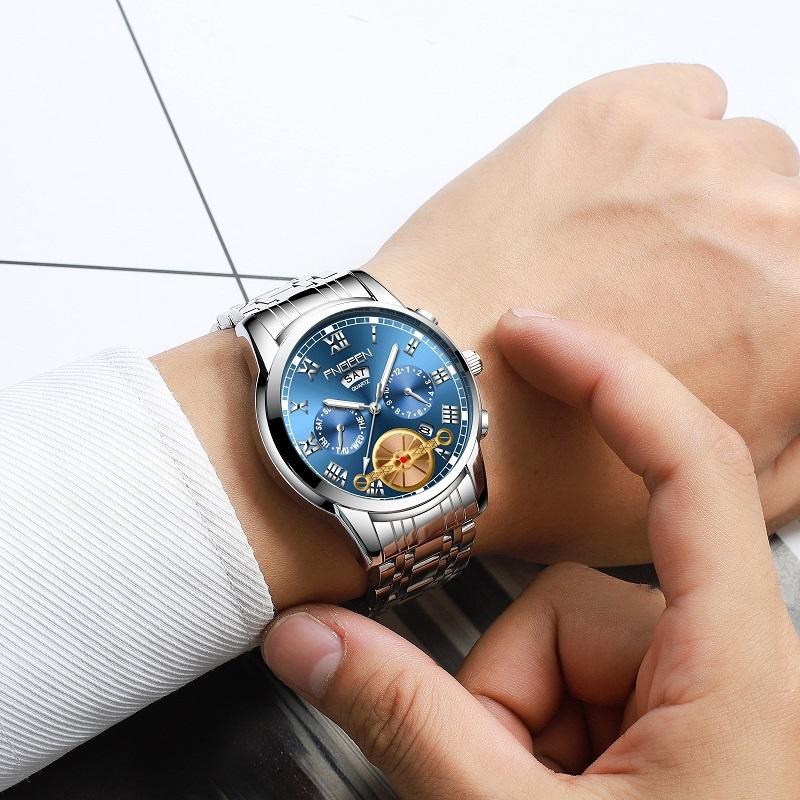 Gold Black Multi-function Men Quartz Watch with Gold Nails